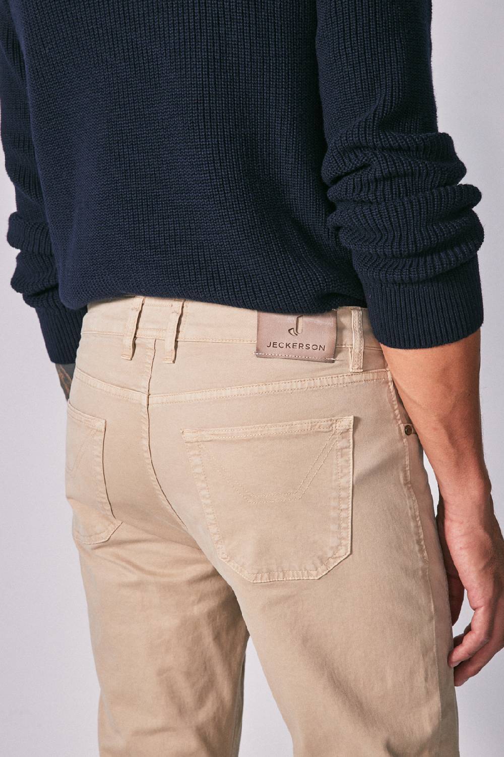 Jeckerson Pantalone skinny in gabardina stretch con toppa Novità