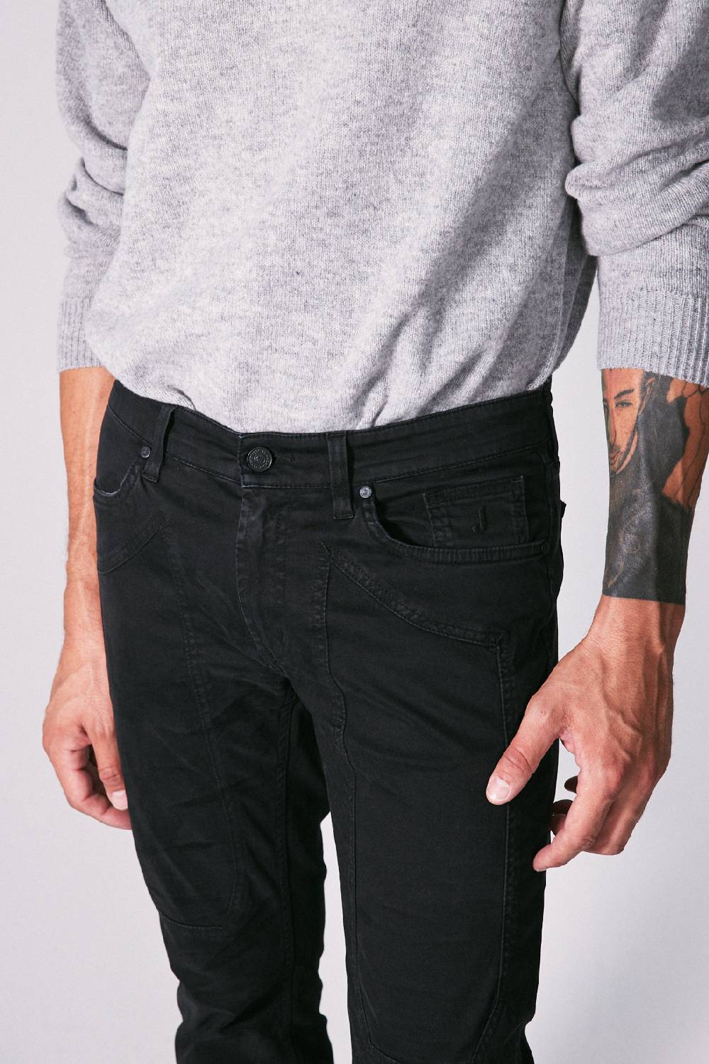 Jeckerson Pantalone slim fit in raso stretch con toppa Outlet