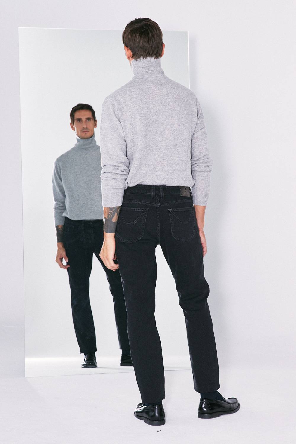 Jeckerson Pantalone 5 tasche in denim nero rinse con toppa in tono Offerta Giorno del Papà