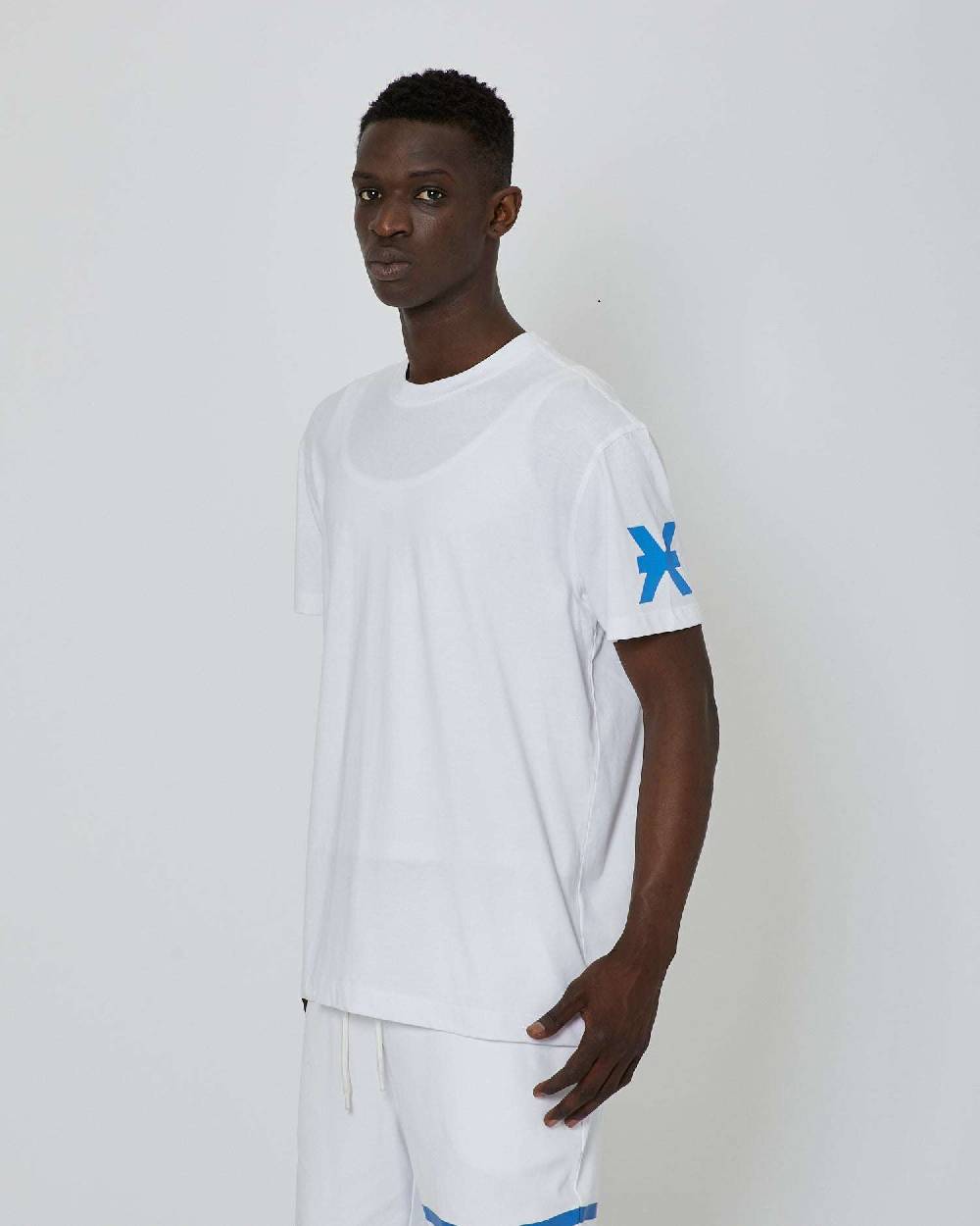John Richmond T-shirt basic con logo applicato sulla manica Sottocosto