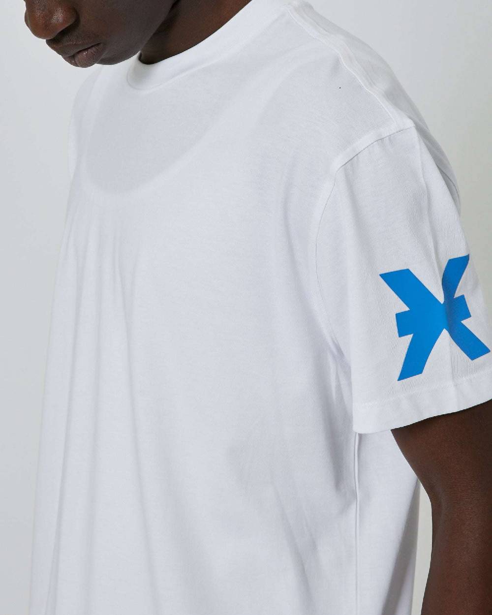 John Richmond T-shirt basic con logo applicato sulla manica Sottocosto