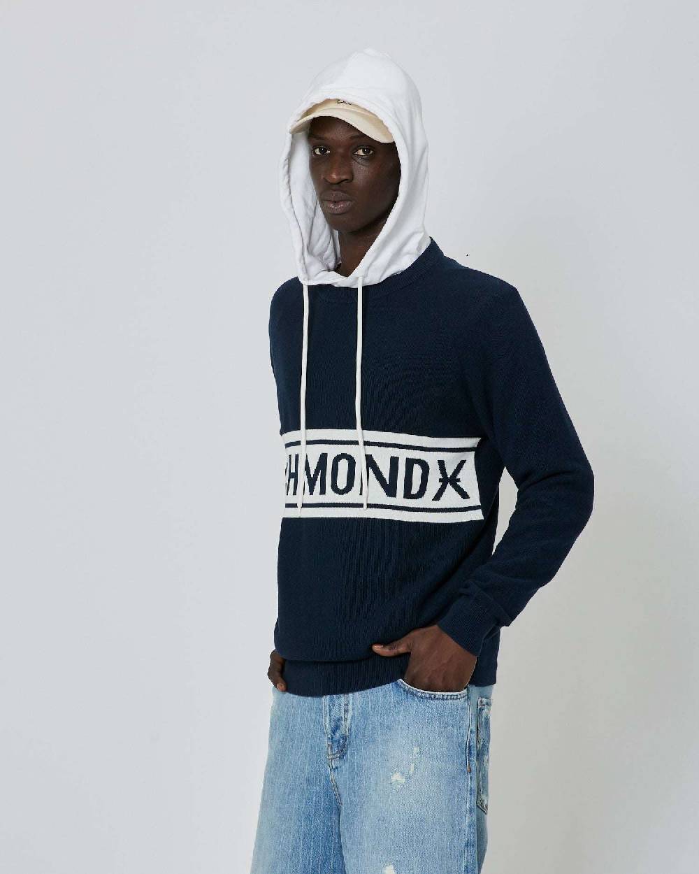 John Richmond Maglia bicolor con logo impresso sul davanti Offerta