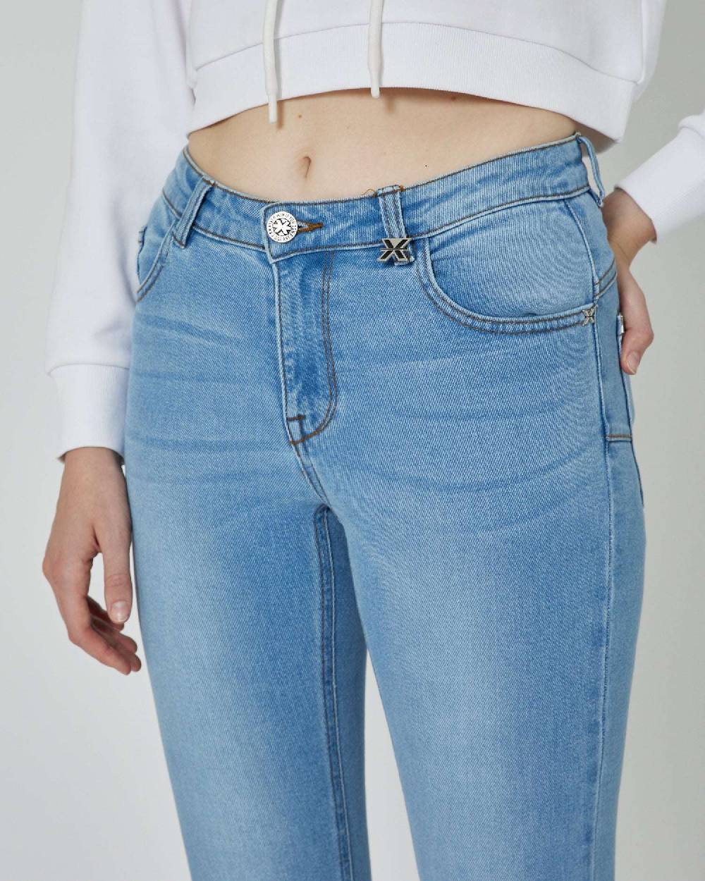 John Richmond Jeans slim con logo ricamato sul retro Fino Al -60%