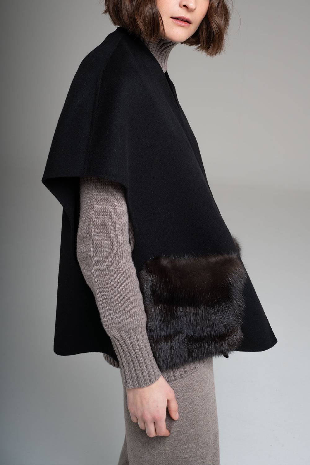Manzoni 24 Gilet in tessuto cashmere Loro Piana con tasche in zibellino Acquista Ora