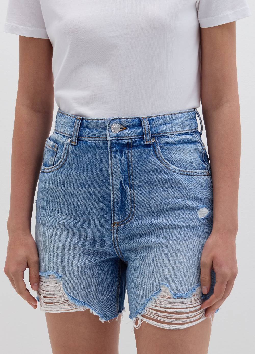 Ovs Shorts mom fit in denim con strappi Saldi