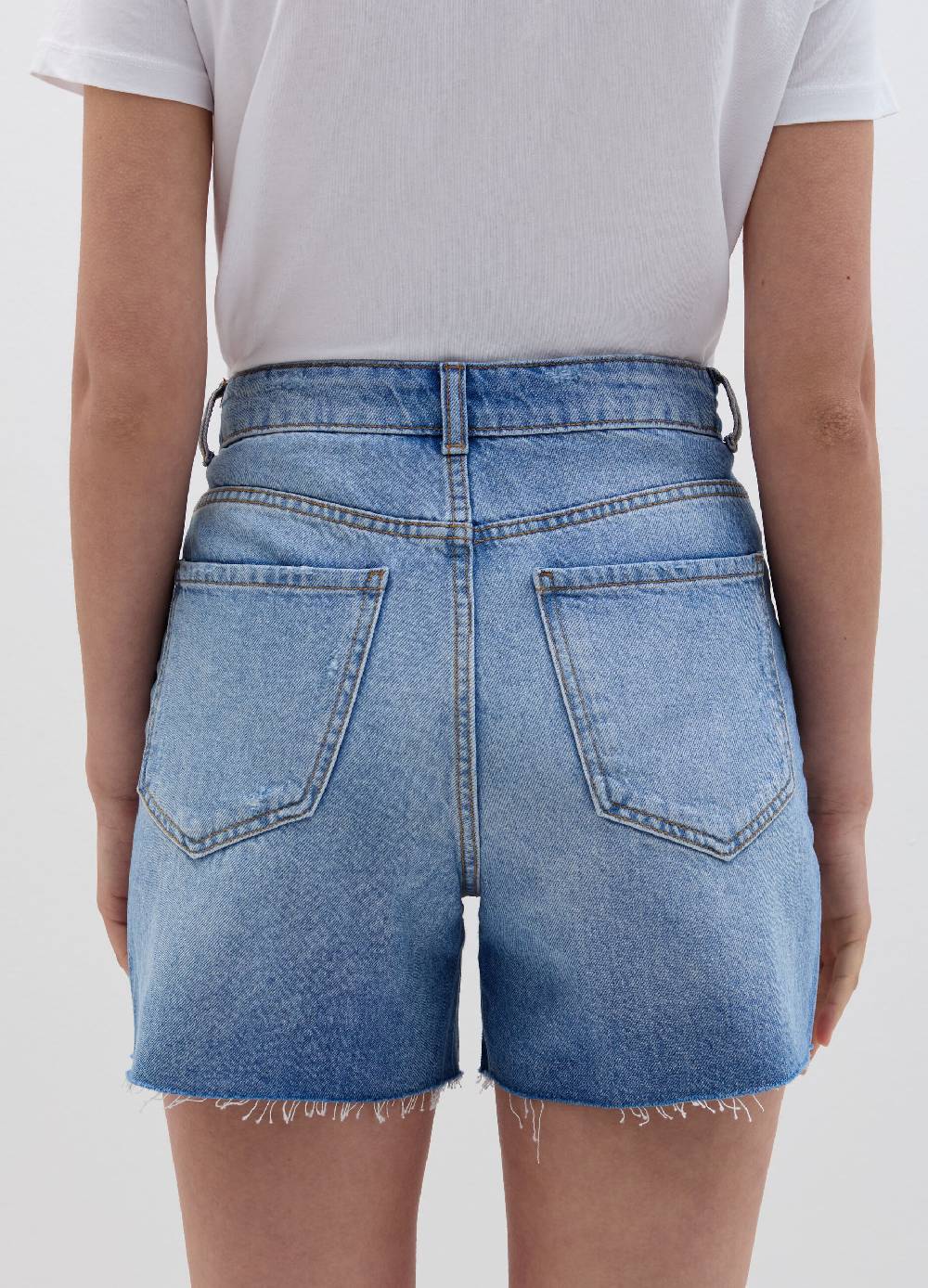 Ovs Shorts mom fit in denim con strappi Saldi