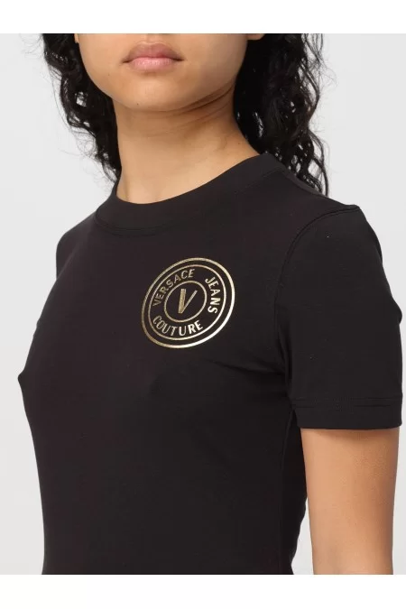 VERSACE DESCRIZIONE Maglietta elegante e di lusso di VERSACE per donne sofisticate e alla moda. Realizzata con materiali di alta qualità e design unico I Più Venduti
