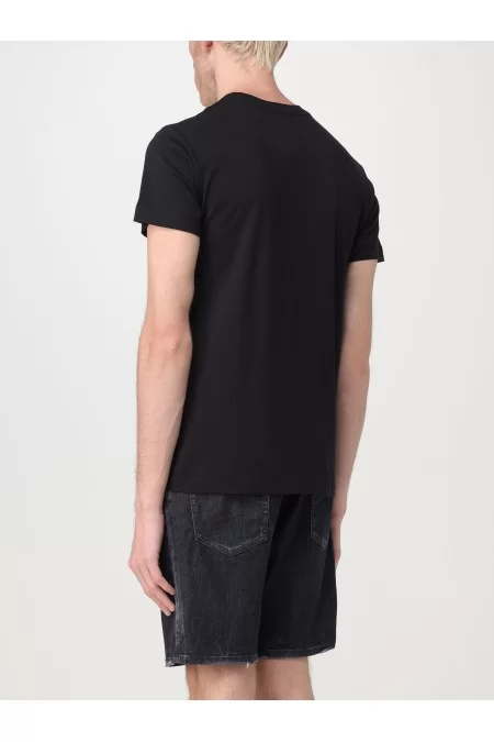 VERSACE Descrizione Maglietta Uomo Versace T-shirt Uomo Versace Maglietta di alta qualità con design elegante di Versace. Realizzata con tessuti premium per comfort e stile elevato. Per l\'uomo moderno che cerca un look distint Saldi Di Fabbrica