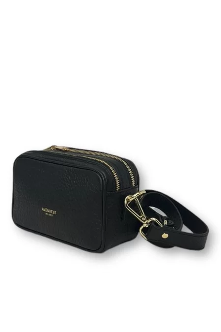 AVENUE 67 ```html AVENUE 67. Borsa di alta qualità per un look elegante e trendy. ``` Grandi sconti