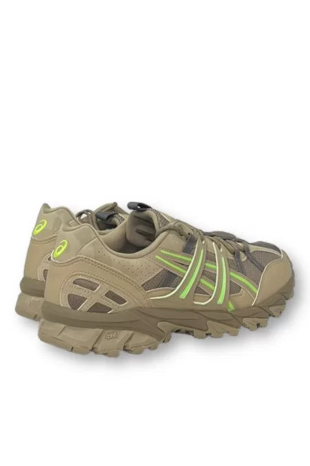 ASICS GEL SONOMA 1550 ASICS 1201B006 200 Scarpe da corsa ASICS GEL SONOMA 1550. Codice modello: 1201B006. Colore: marrone. Perfette per la corsa su terreni misti Convenienza