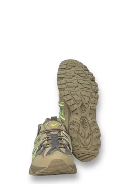 ASICS GEL SONOMA 1550 ASICS 1201B006 200 Scarpe da corsa ASICS GEL SONOMA 1550. Codice modello: 1201B006. Colore: marrone. Perfette per la corsa su terreni misti Convenienza