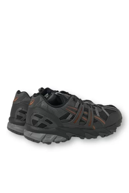 ASICS Descrizione Prodotto La scarpa da corsa Asics Gel Sonoma 1550 offre comfort e supporto con la tecnologia Gel. Perfetta per trail running. Caratteristiche: Tecnologia Gel per ammortizzazione Design robusto per trail running Presa