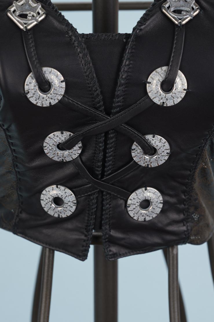 Save The Queen Gilet color nero in vera pelle con applicazioni In Vendita