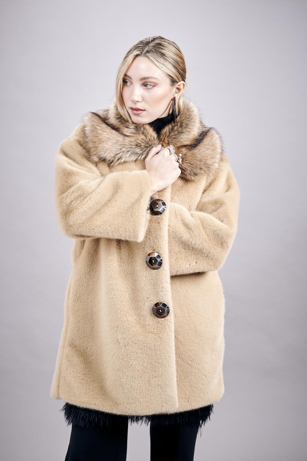 Save The Queen Cappottino in ecopelliccia beige Novità
