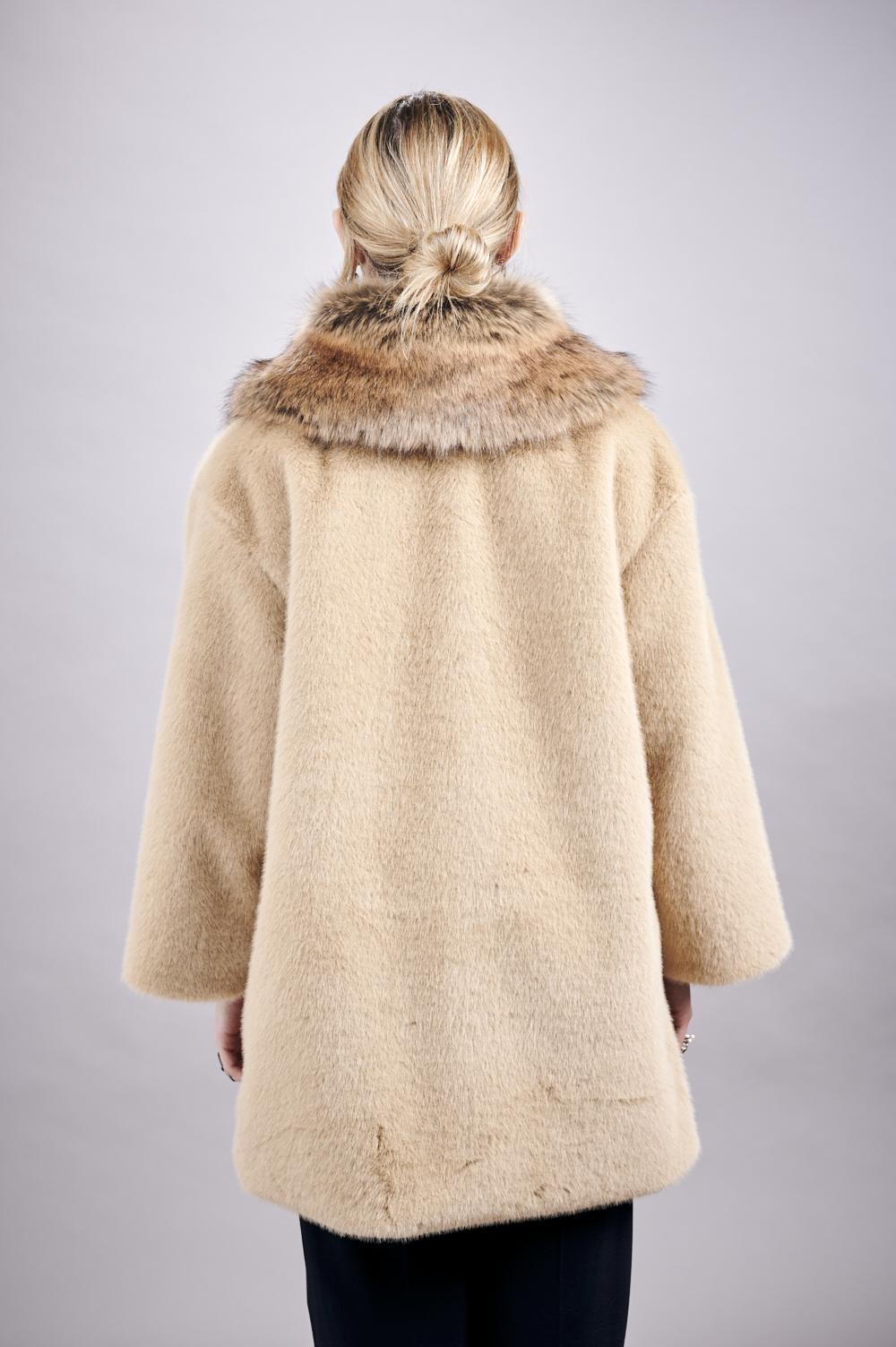 Save The Queen Cappottino in ecopelliccia beige Novità