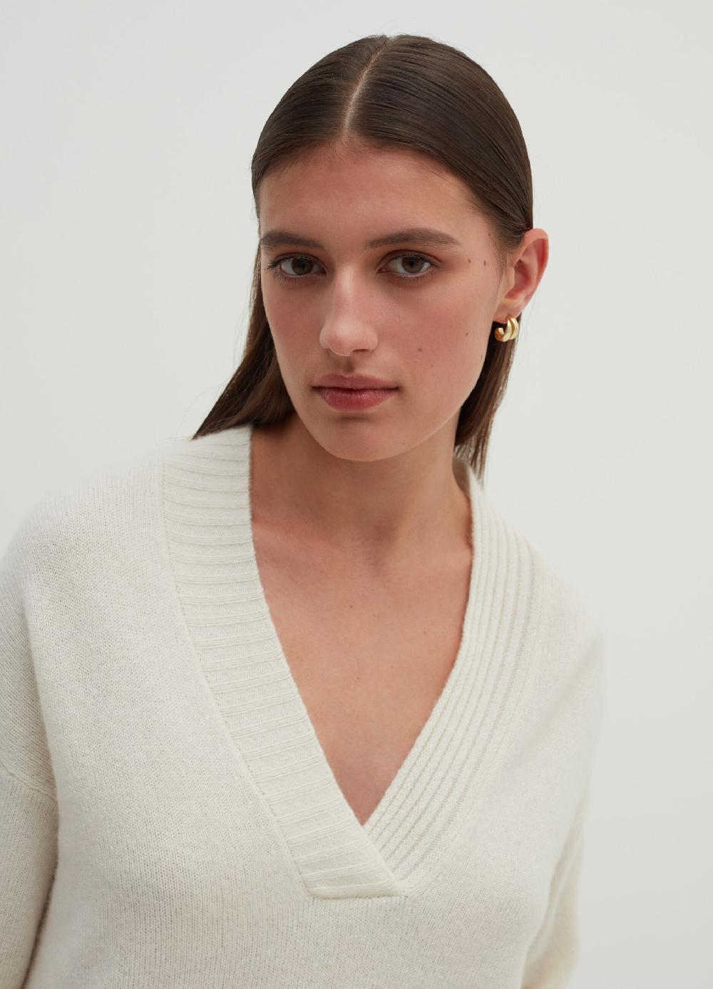 Stefanel Pullover in cashmere con scollo a V Discount Store per i nuovi prodotti