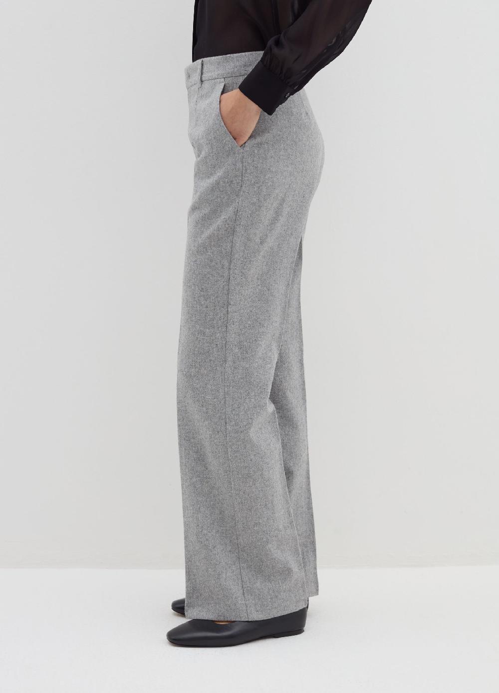 Stefanel Pantalone flare fit con pinces Offerta San Valentino