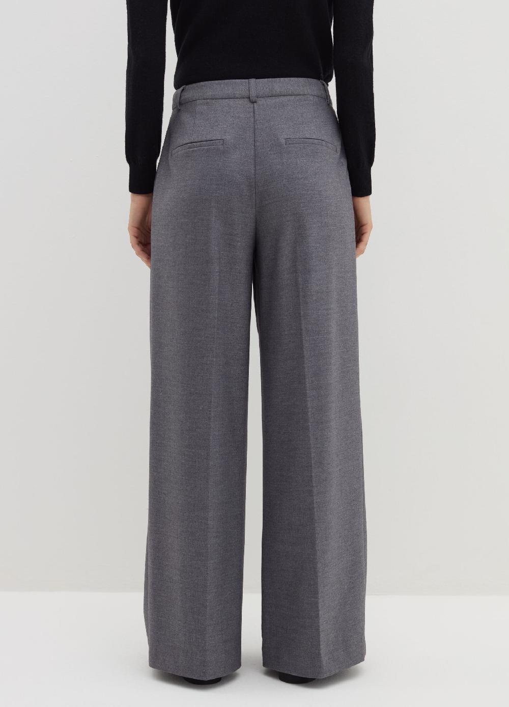 Stefanel Pantalone loose fit con pinces Offerte esclusive
