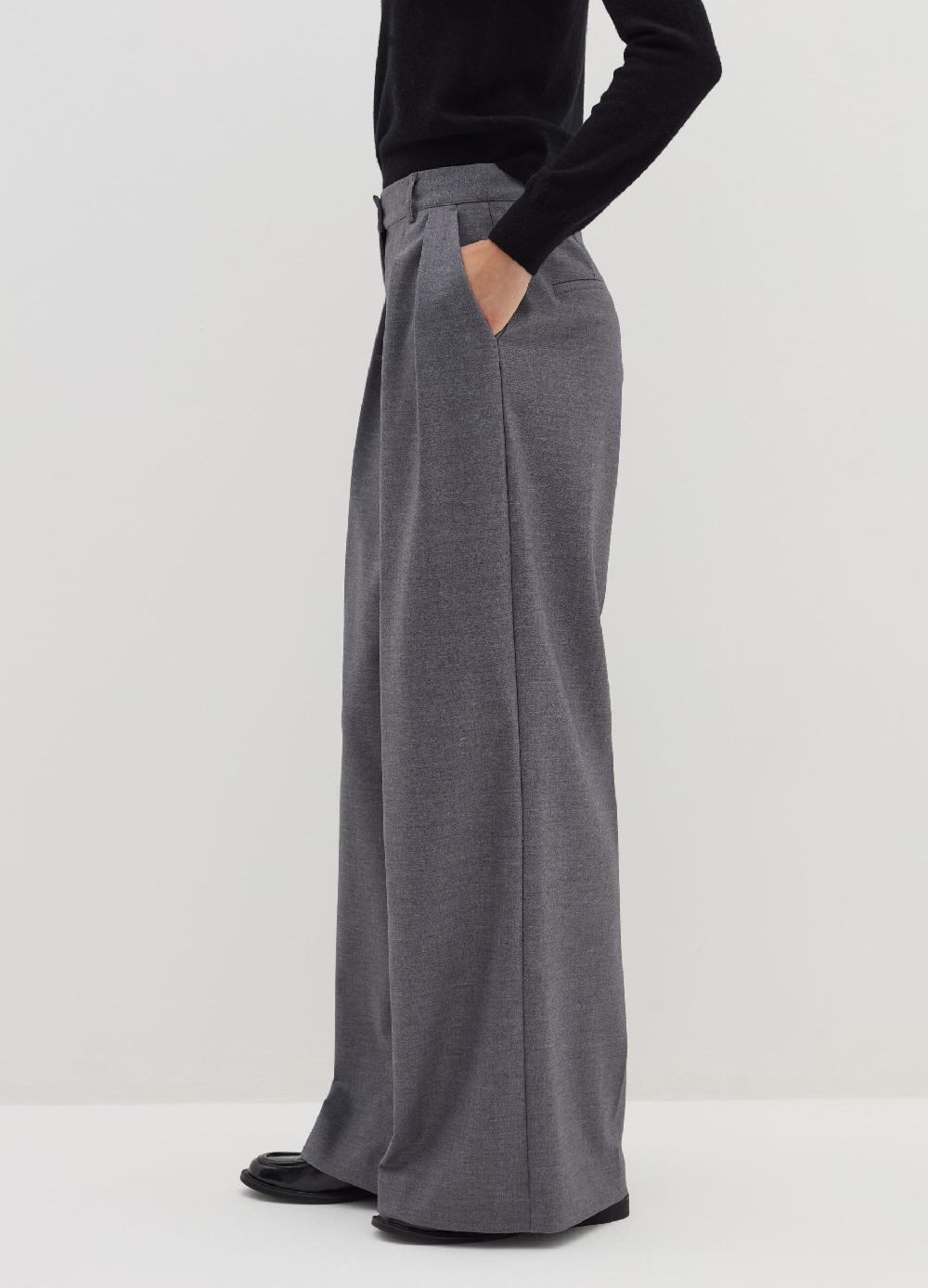 Stefanel Pantalone loose fit con pinces Offerte esclusive