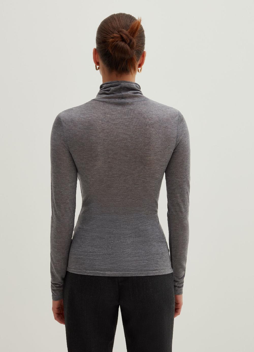 Stefanel T-shirt a maniche lunghe con collo alto In Linea