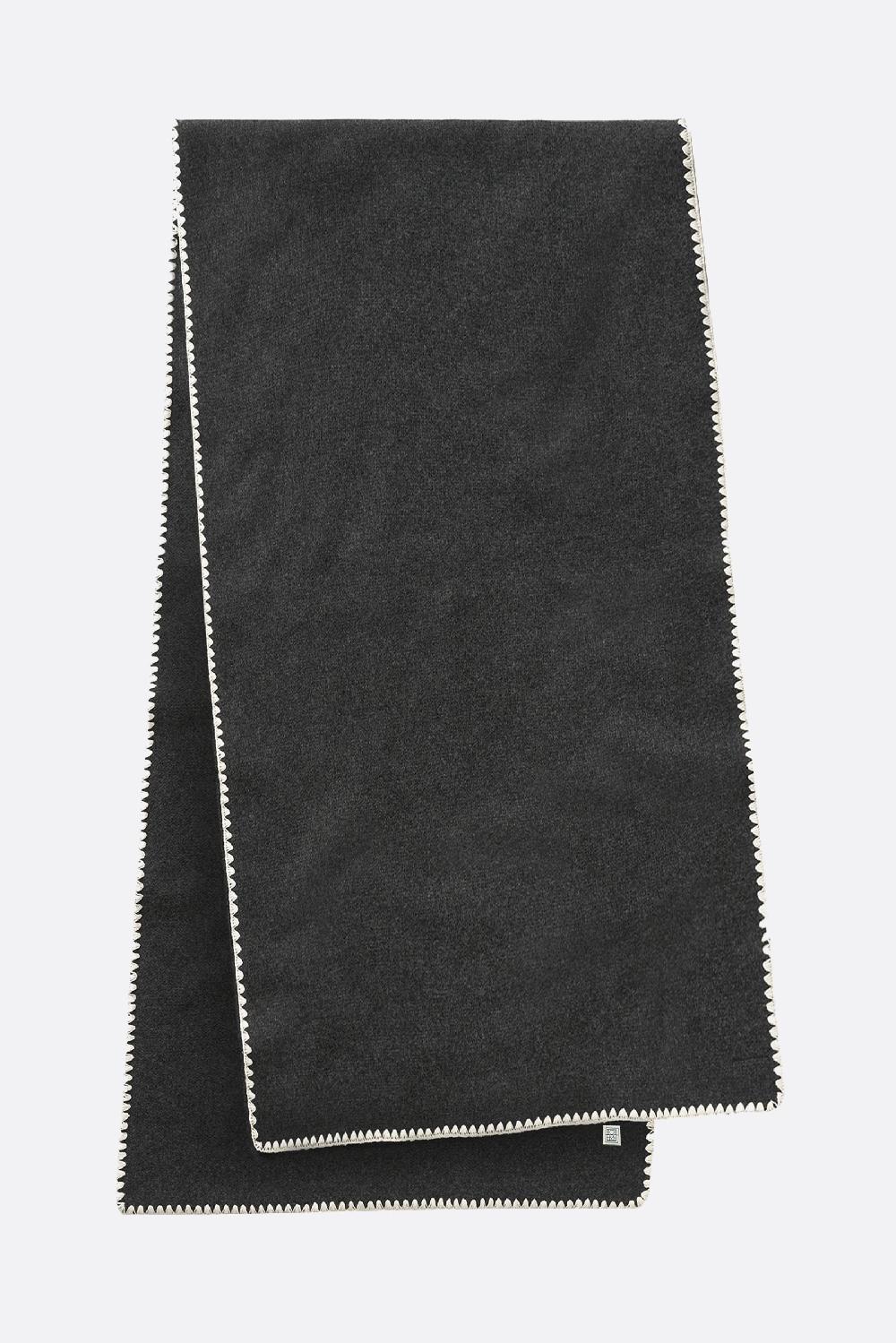 TOTEME sciarpa in lana e cashmere con ricamo Offerte