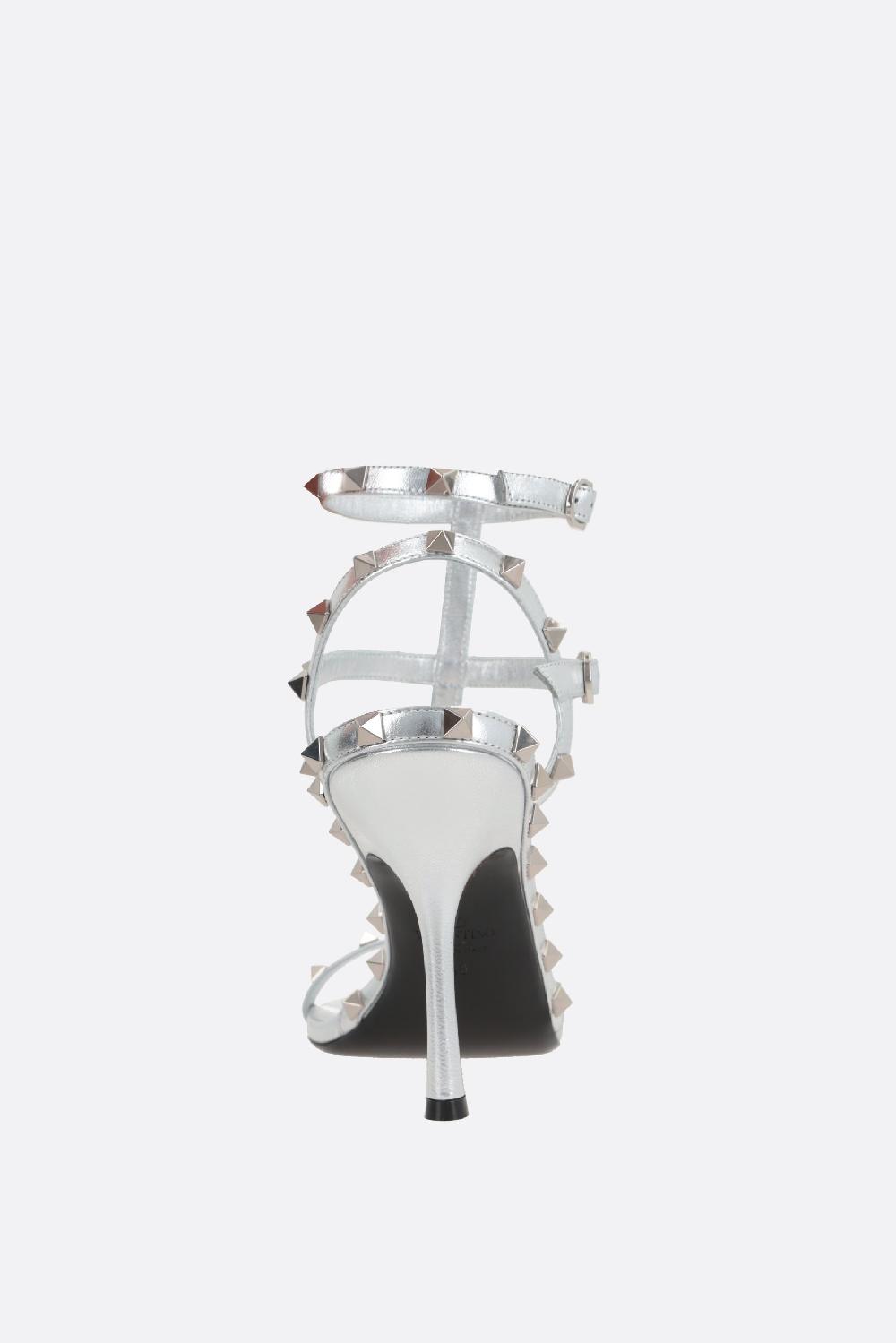 VALENTINO GARAVANI sandalo Rockstud in nappa laminata Qualità