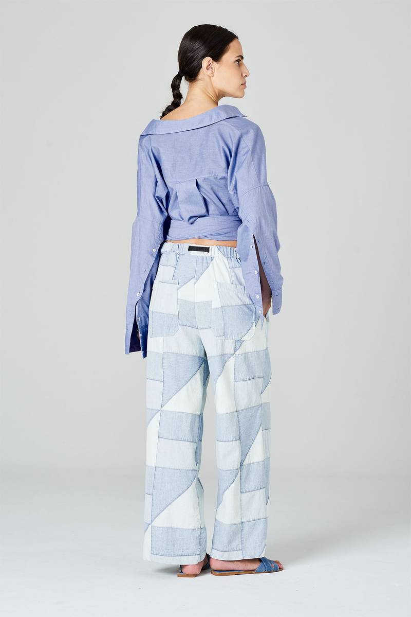 White sand Pantaloni cropped in tessuto patchwork in denim 2025