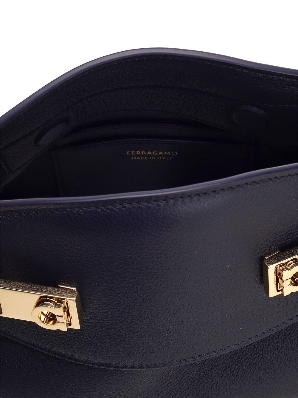 Al Duca D'Aosta Ferragamo Borsa a tracolla "Hug" small Italy